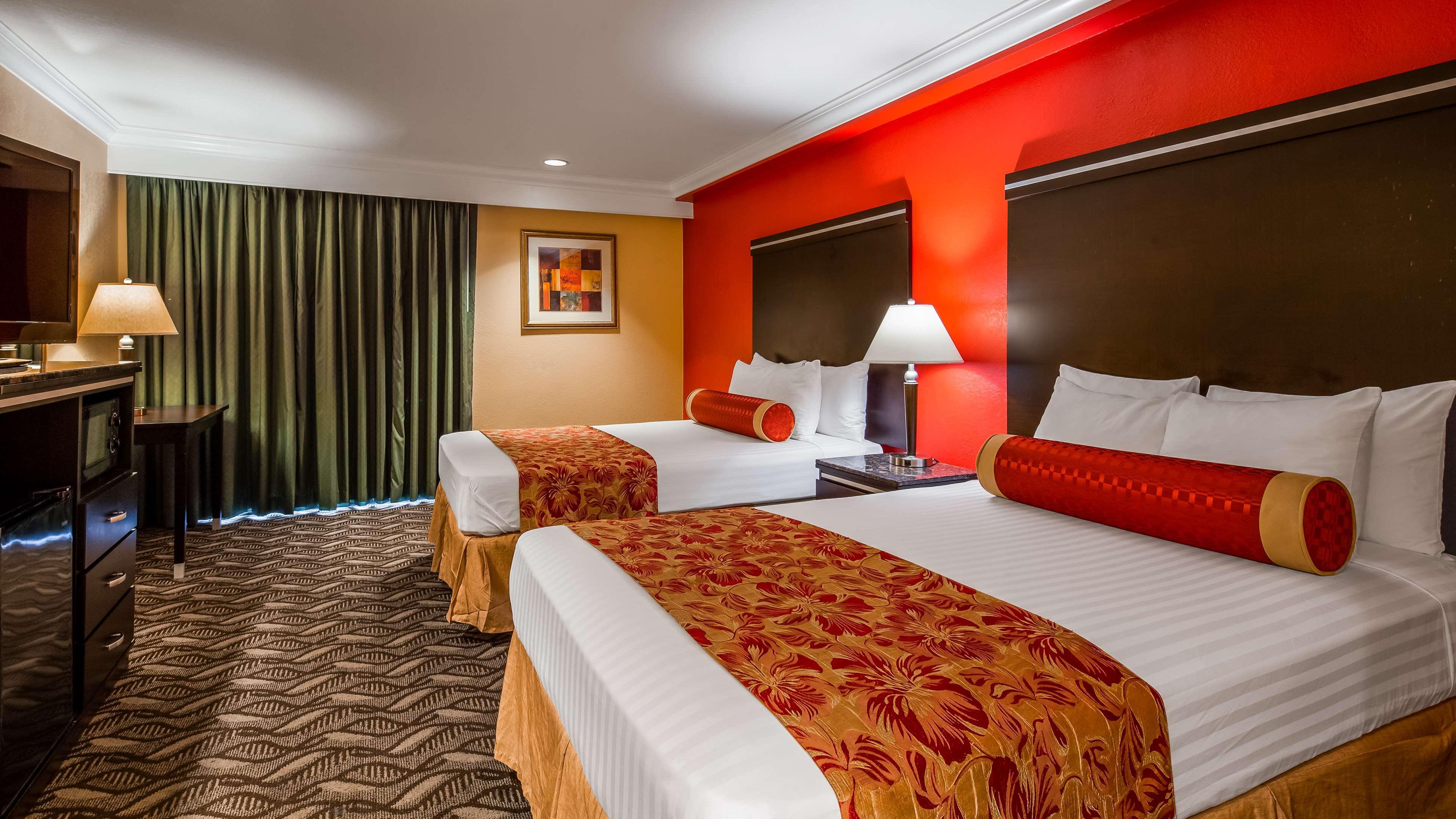 Western Moreno & Hotel