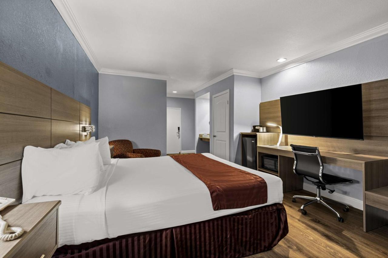 Western Moreno & Hotel