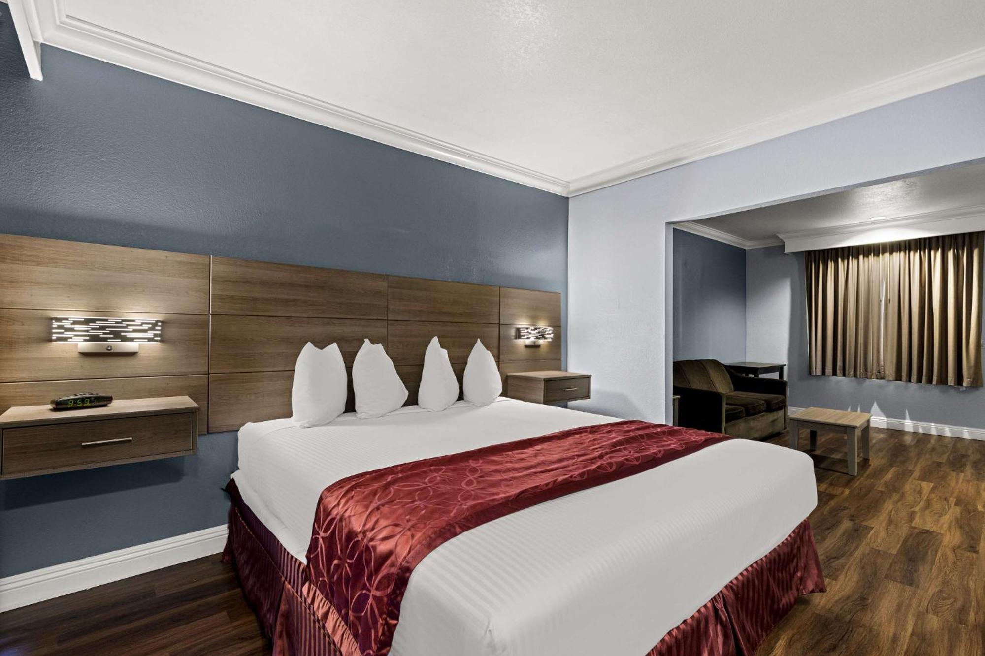 Western Moreno & Hotel 3*