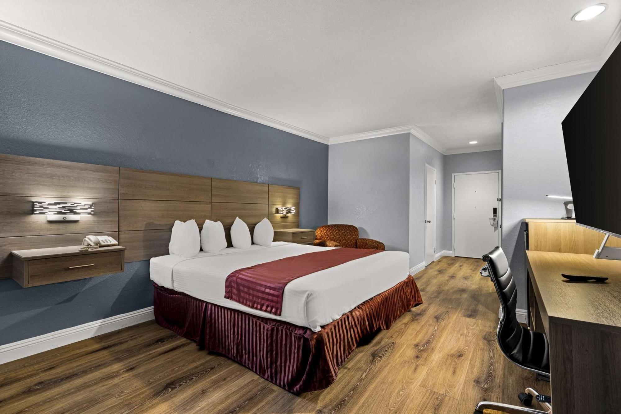 Western Moreno & Hotel 3*